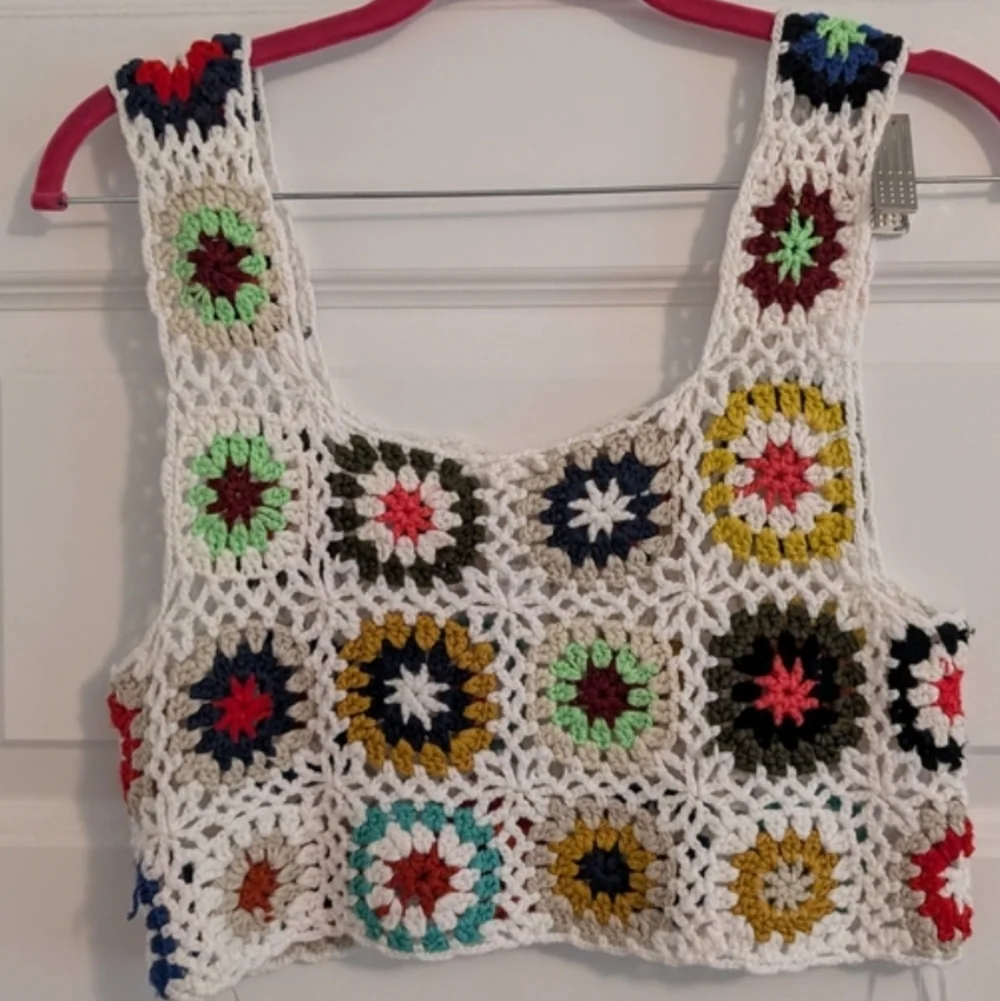 Le Lis Multicolor Crochet Top - Picture 2 of 3